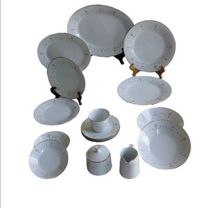 NORITAKE COURTNEY VINTAGE DINNER  8 PLACE‎ SETTING + 4 PC HOST SERVICE